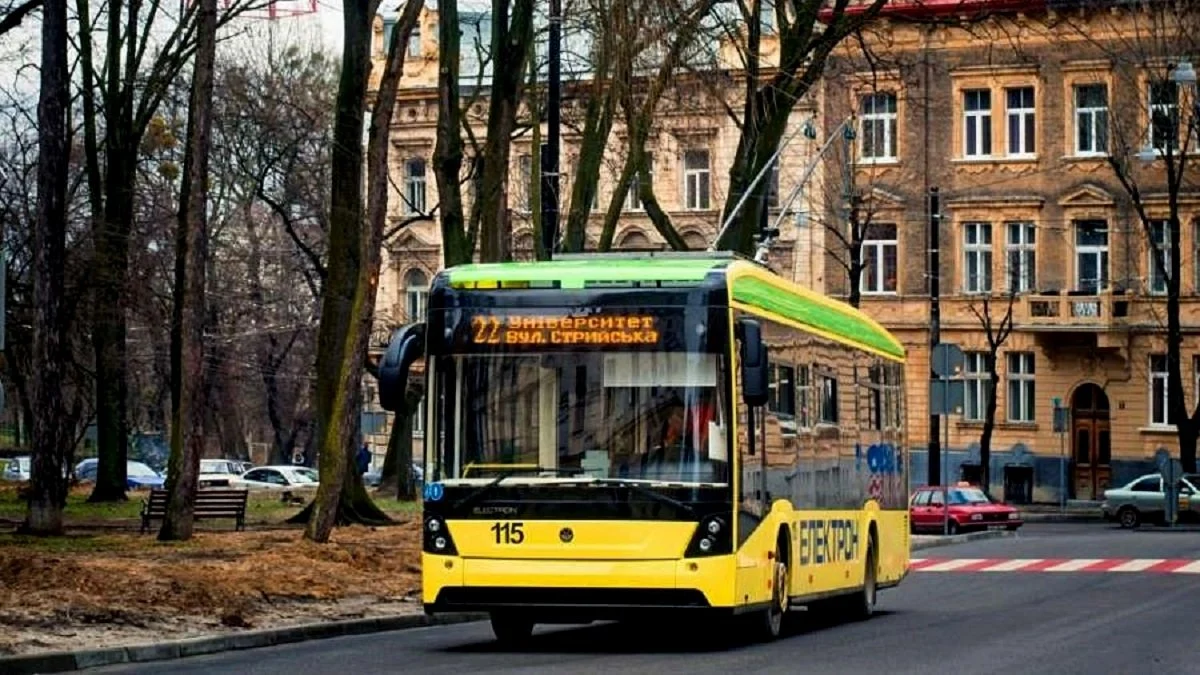 Суд відправив на примусове лікування хулігана, який побив дитину в тролейбусі