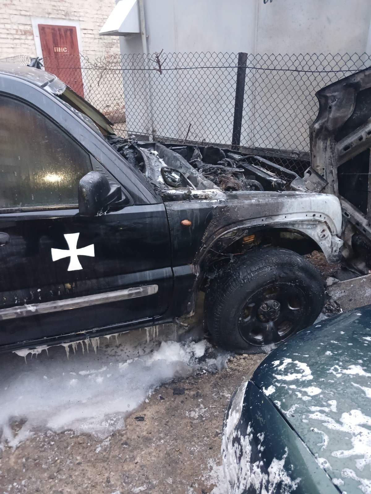 У Калуші невідомі спалили військовий автомобіль