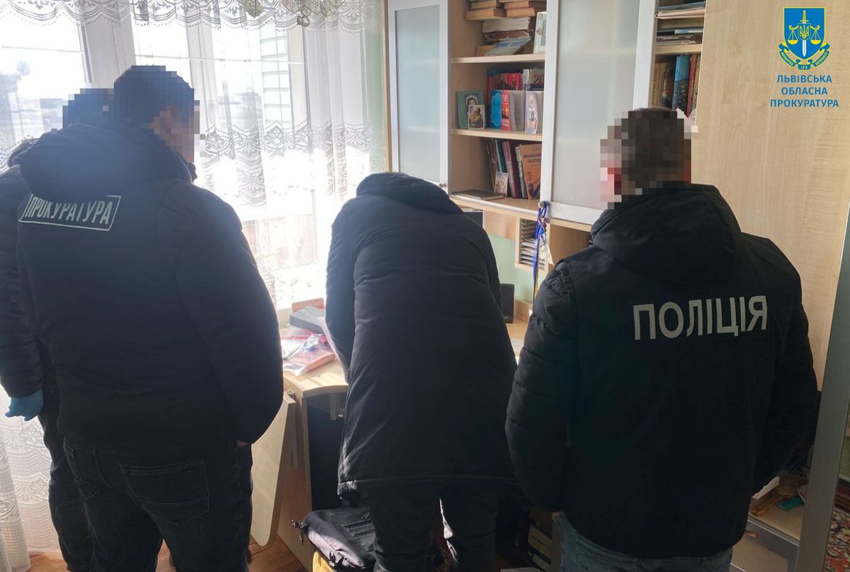 Травматолога з Дрогобиччини викрили на 2000 доларів хабаря від ухилянта