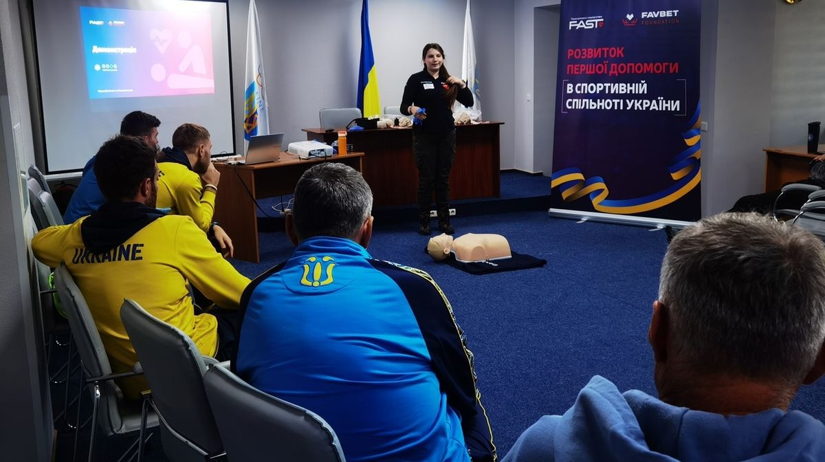 Українські спортсмени вчаться рятувати життя: Новий проєкт від FAST та Favbet Foundation