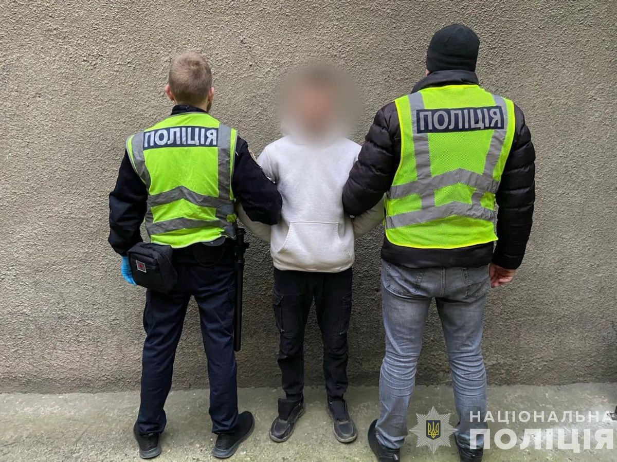 Суд арештував 18-річного закарпатця, який під домашнім арештом намагався переправити ухилянта 
