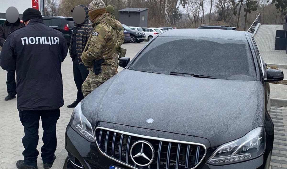 Поліція викрила банду, яка вимагала неіснуючий борг у мешканця Рівненщини 
