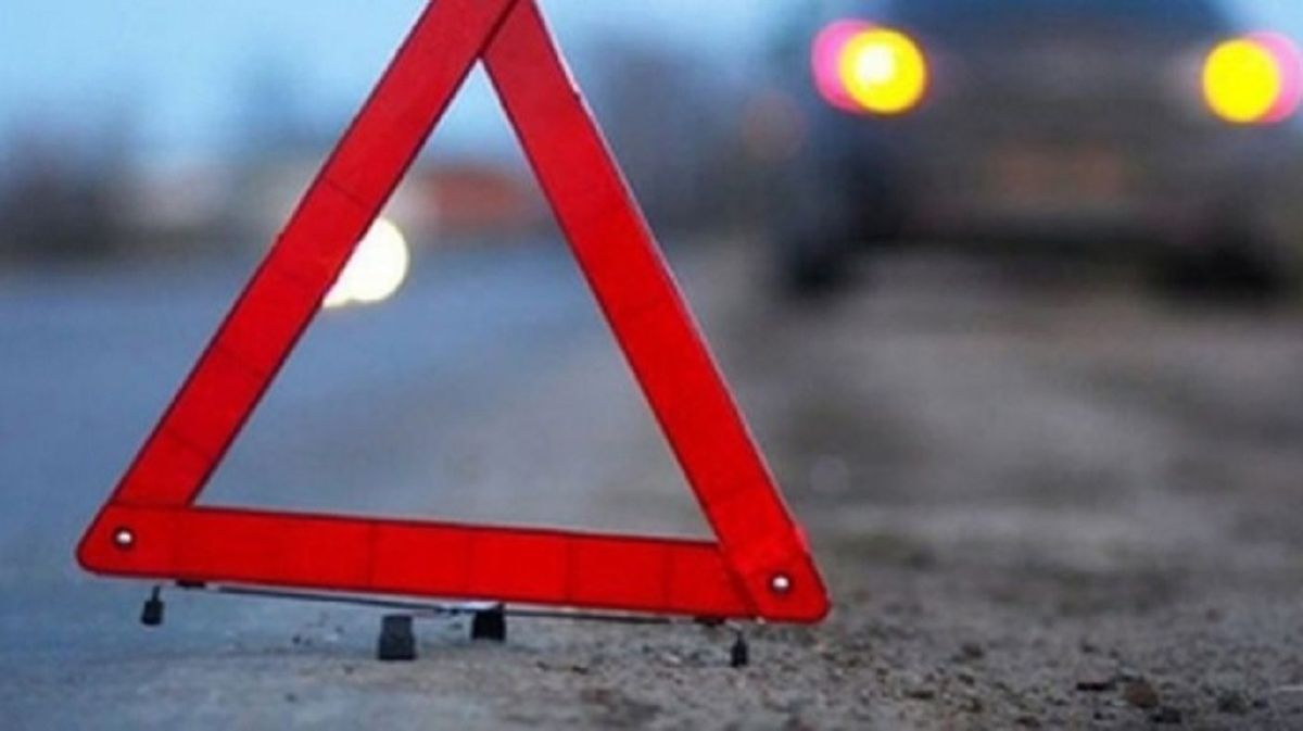 На об'їзній Львова внаслідок зіткнення автомобіля ЗАЗ з вантажівкою є загиблий та постраждалі