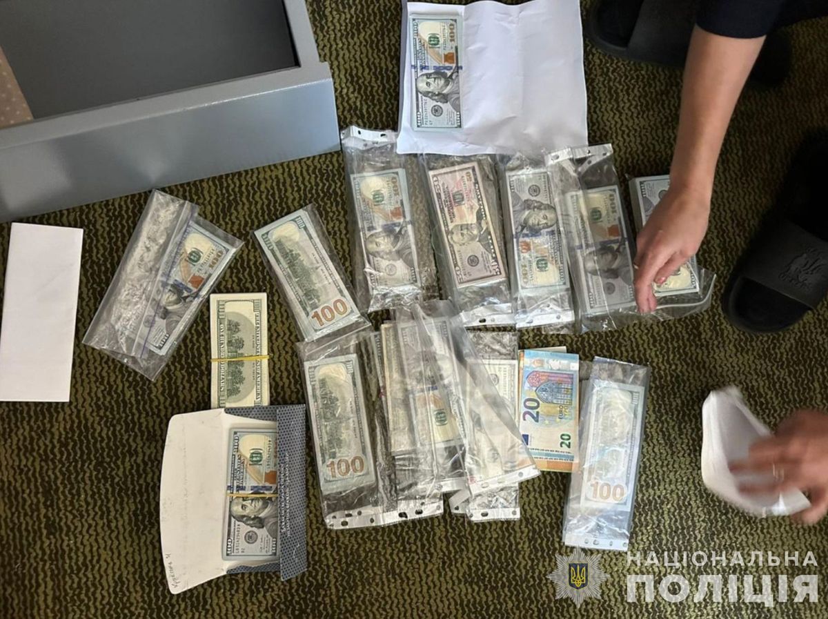 Троє лікарів з Хмельниччини відбулися штрафом за продаж довідок про інвалідність