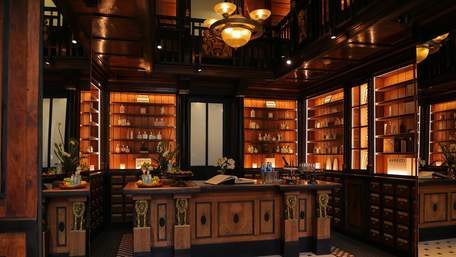 Сторічній аптеці у центрі Львова повернули автентичний вигляд