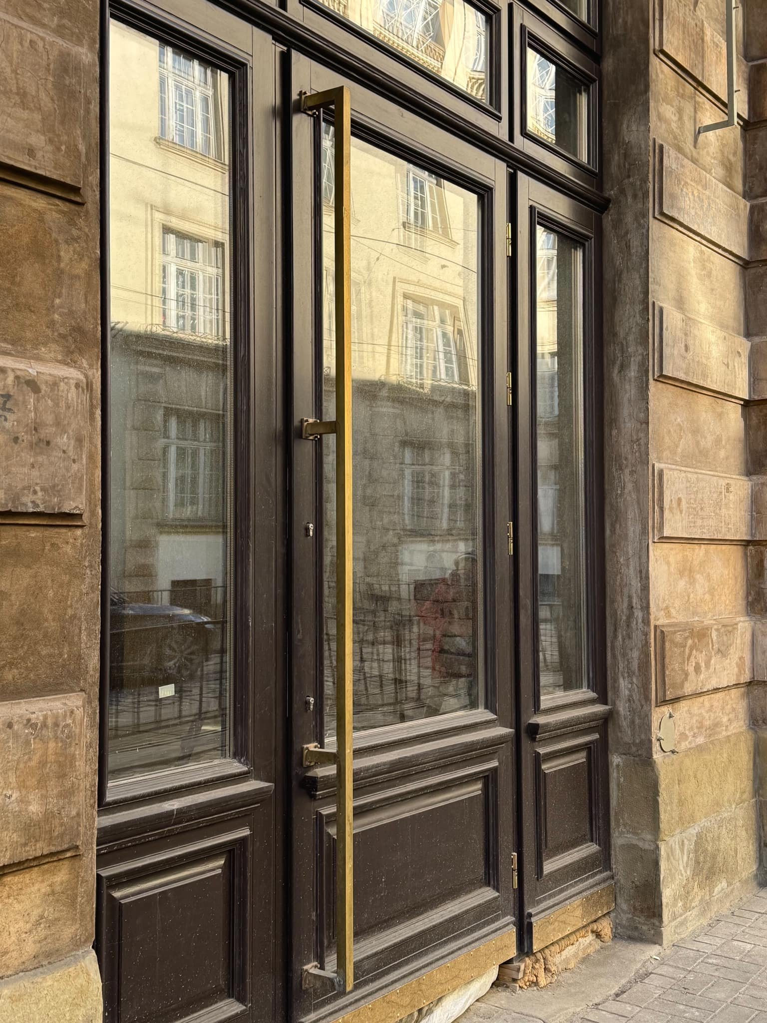 Двері відновили за старими кресленнями