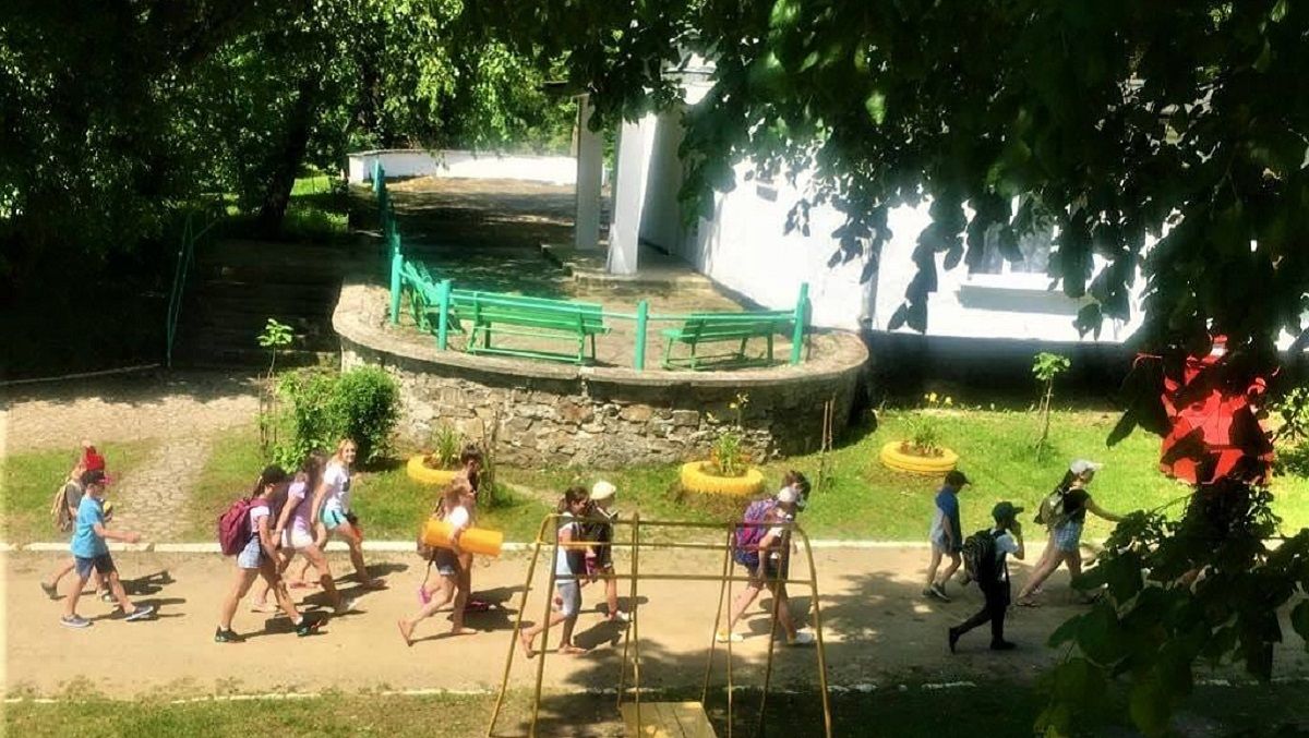 Хто судиться з дітьми за будиночки в Карпатах?