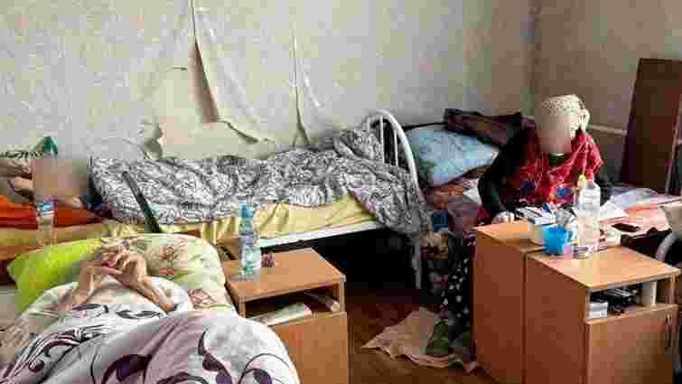 У приватному пансіонаті в Камʼянці-Подільському пацієнтів привʼязували до ліжок У приватному пансіонаті в Камʼянці-Подільському пацієнтів привʼязували до ліжок