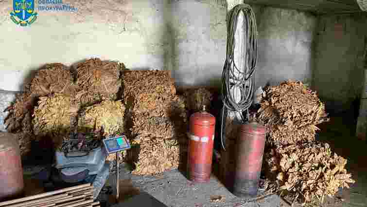 На Хмельниччині викрили підпільний цех з тютюном на понад 5 млн грн На Хмельниччині викрили підпільний цех з тютюном на понад 5 млн грн