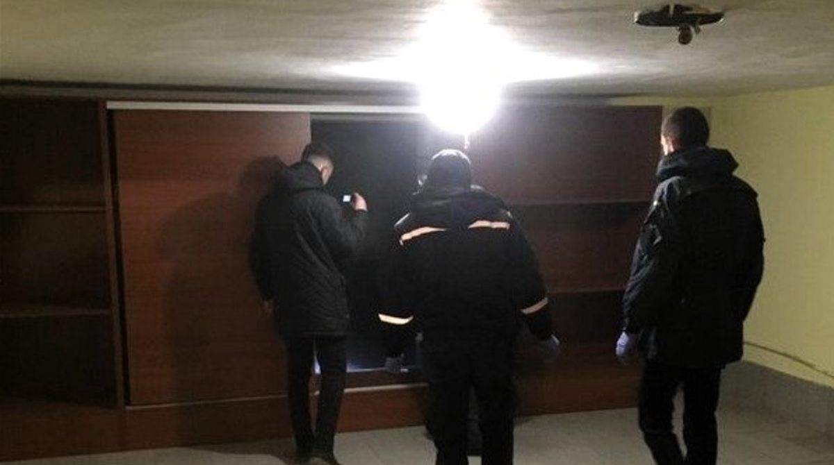 На Закарпатті ув’язнили селищного депутата за тримання у підвалі іноземців з дітьми