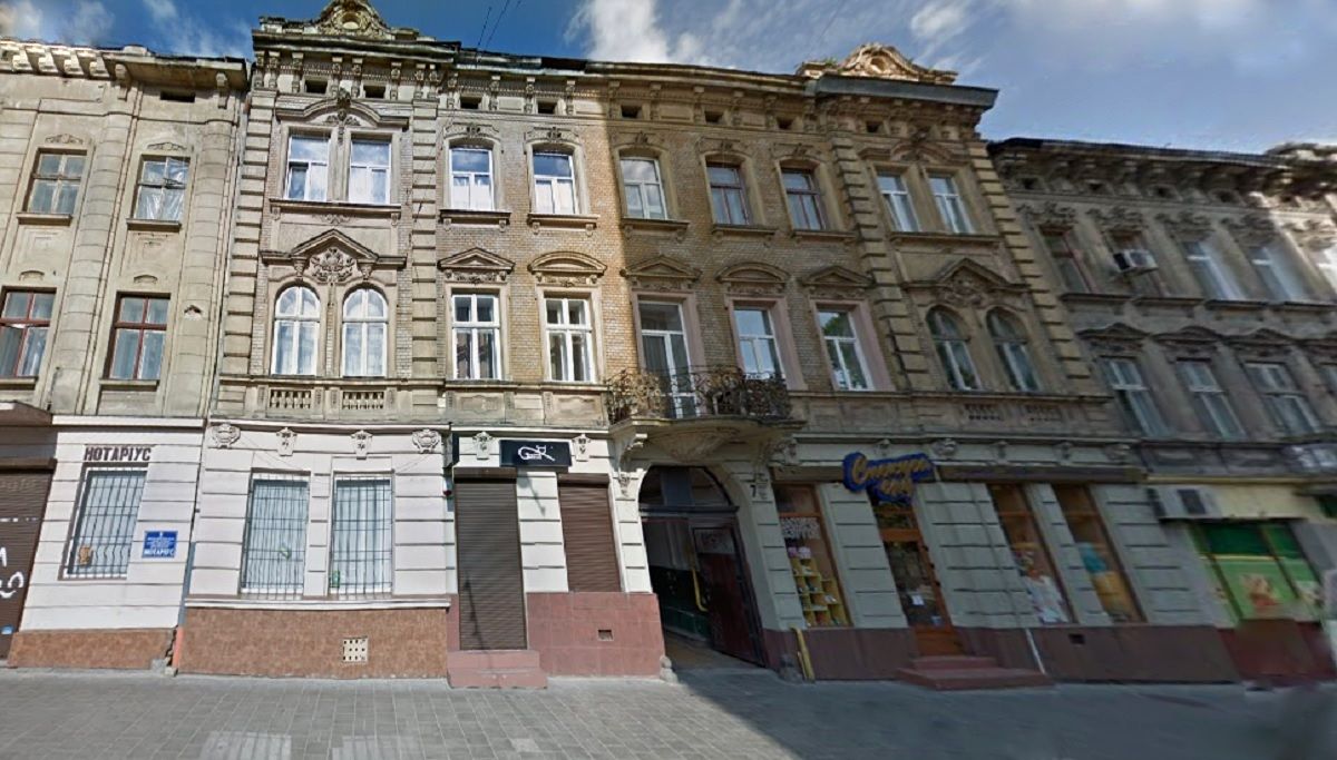 У дворі будинку в центрі Львова виявили людські кістки