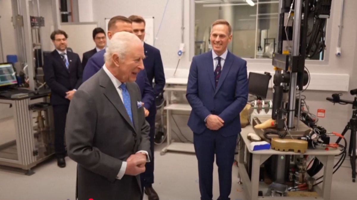 Король Великої Британії Чарльз ІІІ поспілкувався з хірургом реабілітаційного центру Unbroken
