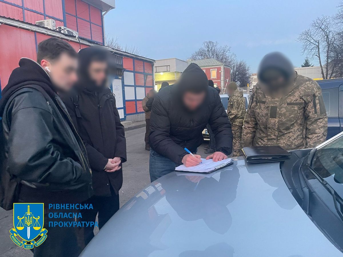 Двоє мешканців Рівненщини оформили кредити на 50 знайомих з інтернету