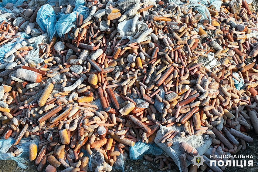 Поліцейські провели 30 обшуків на території держпідприємства з утилізації відходів (фото поліції)