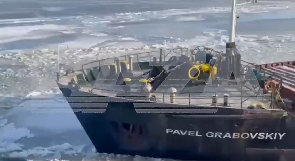 В Азовському морі тоне російський суховантаж з кукурудзою
