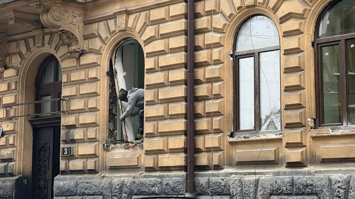 Підрозділ Мінюсту оштрафують на 170 тис. грн за заміну вікон у пам’ятці Львова