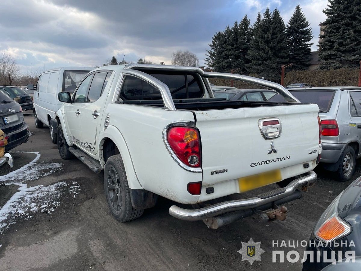 Кияни від імені померлого благодійника завозили в Україну авто нібито для ЗСУ та продавали їх