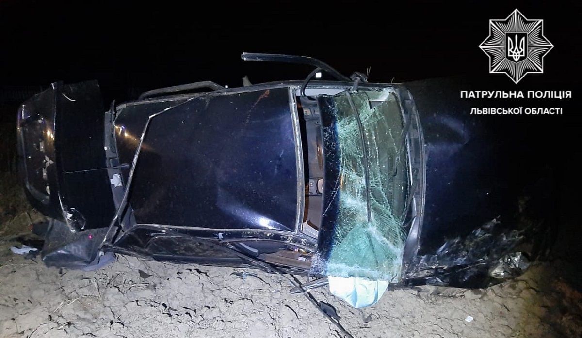 30-річний водій Mitsubishi Lancer злетів з дороги на Львівщині і загинув