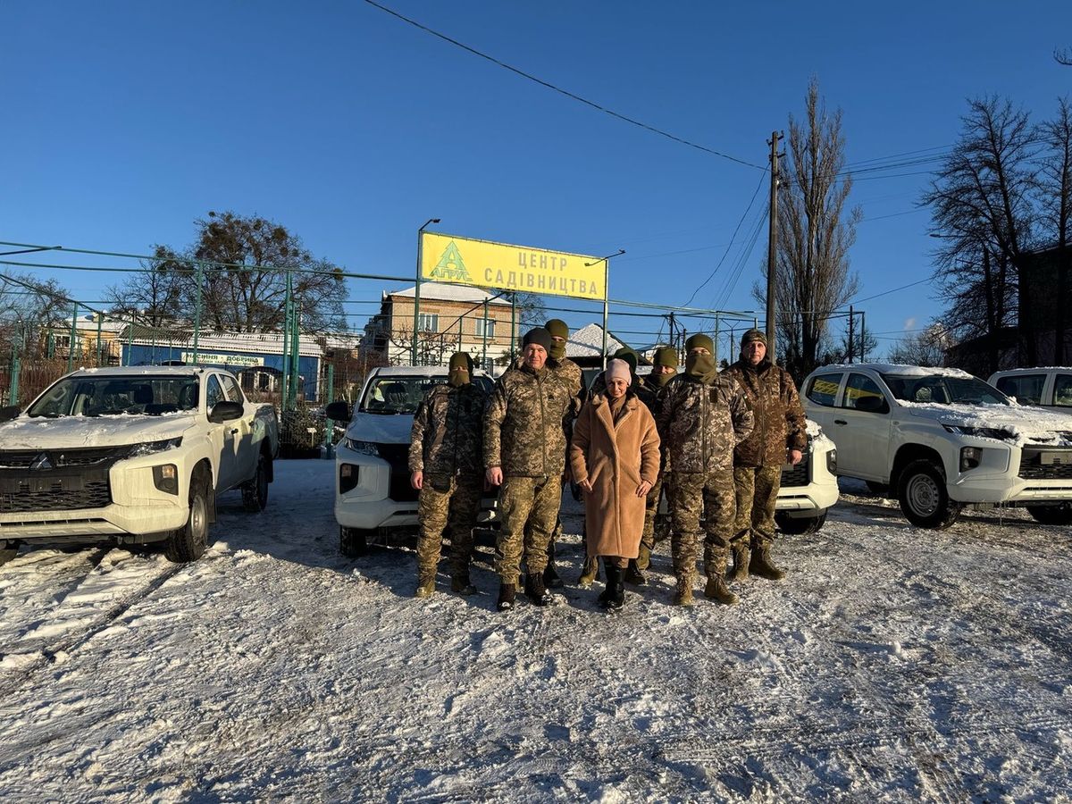 412 полк безпілотних систем отримав від АТБ сім нових автівок
