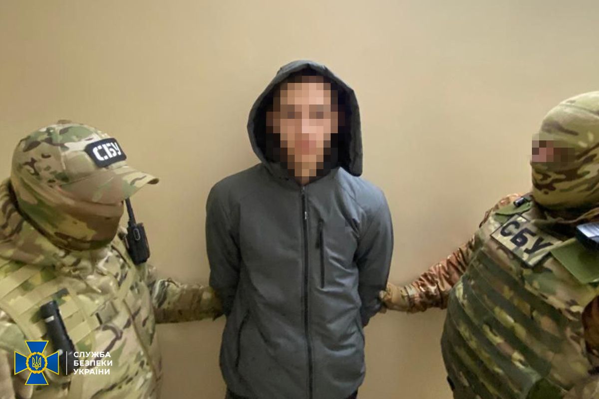 СБУ затримала 18-річного підривника авто військового прокурора в Одесі