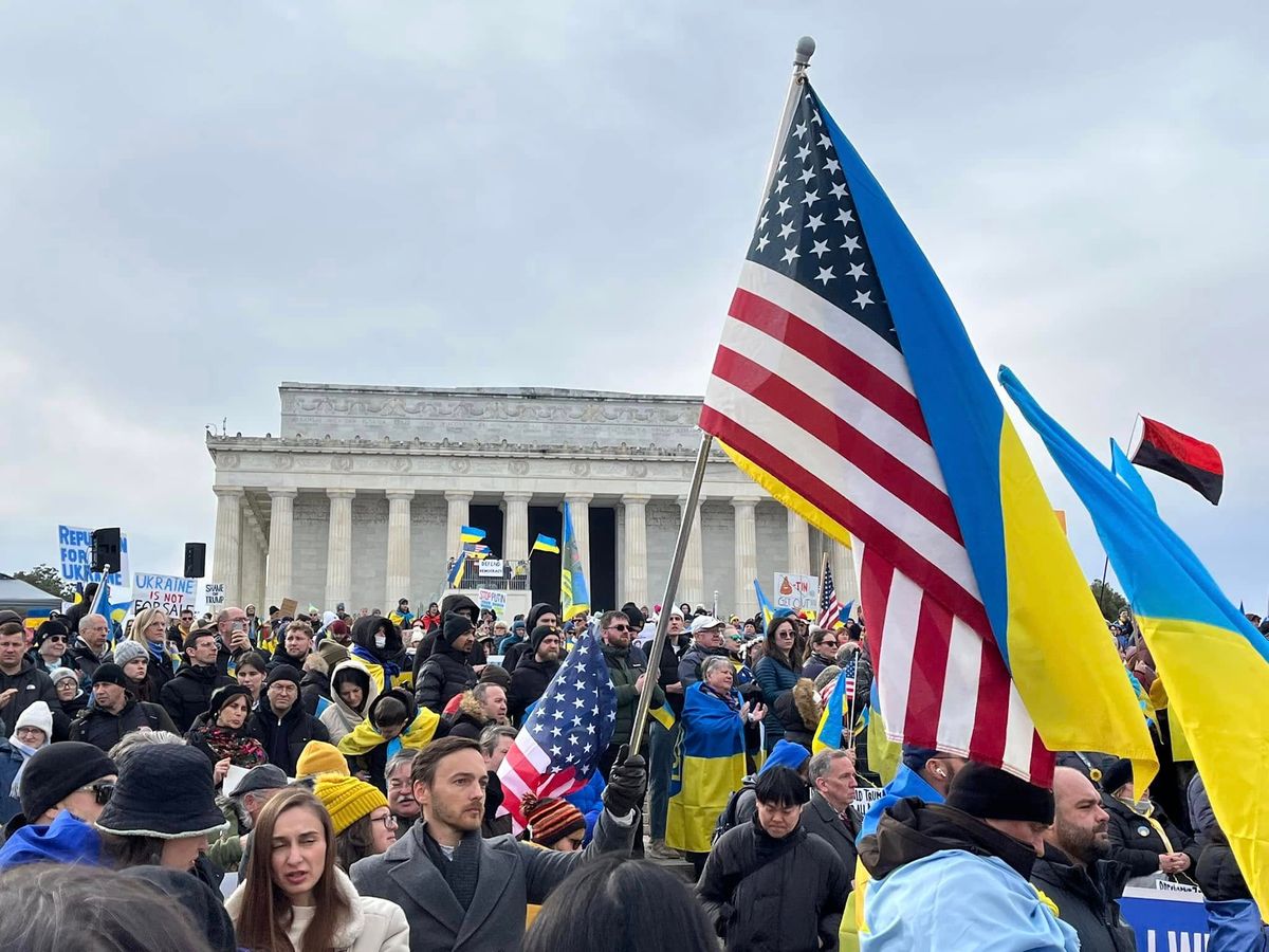 Більшість громадян США позитивно ставиться до України