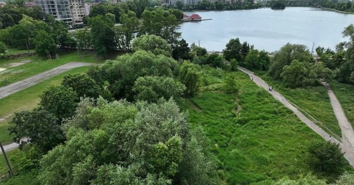 Скандальну ділянку на набережній Івано-Франківська віддали під парк