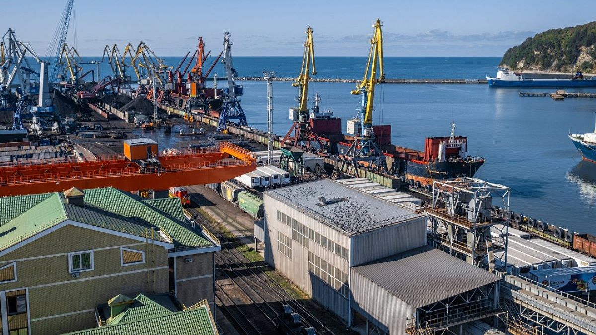 Безпілотники масовано атакували морський порт у Туапсе