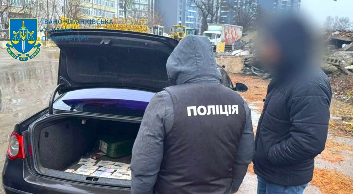 В Івано-Франківську затримали на хабарі посадовця облавтодору