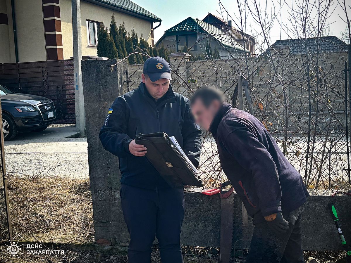 Закарпатця оштрафували на 3 тис. грн за спалювання сухої трави