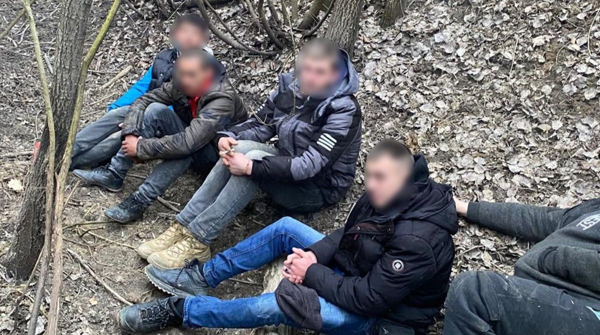 Двоє неповнолітніх закарпатців намагалися переправити в Угорщину трьох ухилянтів
