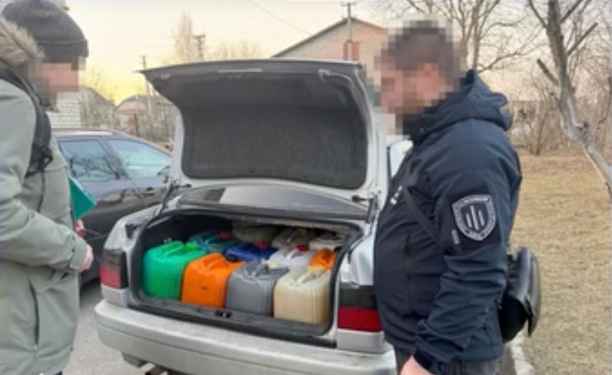 ДБР викрило розкрадання пального на 1,2 млн грн у військовій частині на Рівненщині