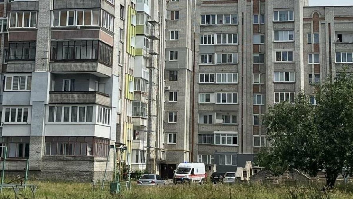 У Шептицькому 39-річний чоловік випав з балкона 12 поверху