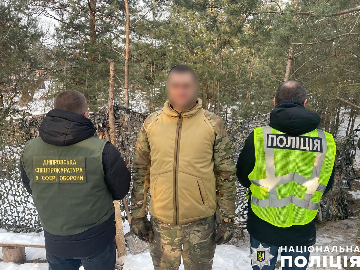 Поліція викрила військових, які за гроші допомагали дезертирувати з ЗСУ