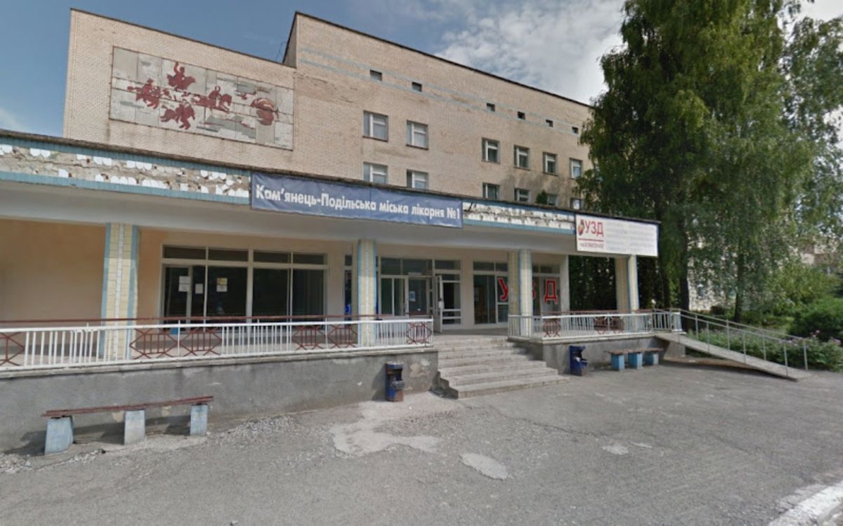 З вікна Камʼянець-Подільської міської лікарні вистрибнув 34-річний пацієнт