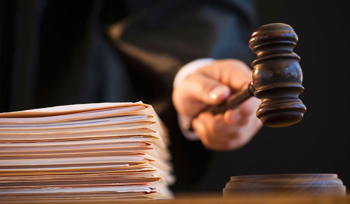 Суд оштрафував представницю фармкомпанії за відкати директорці Верховинської лікарні