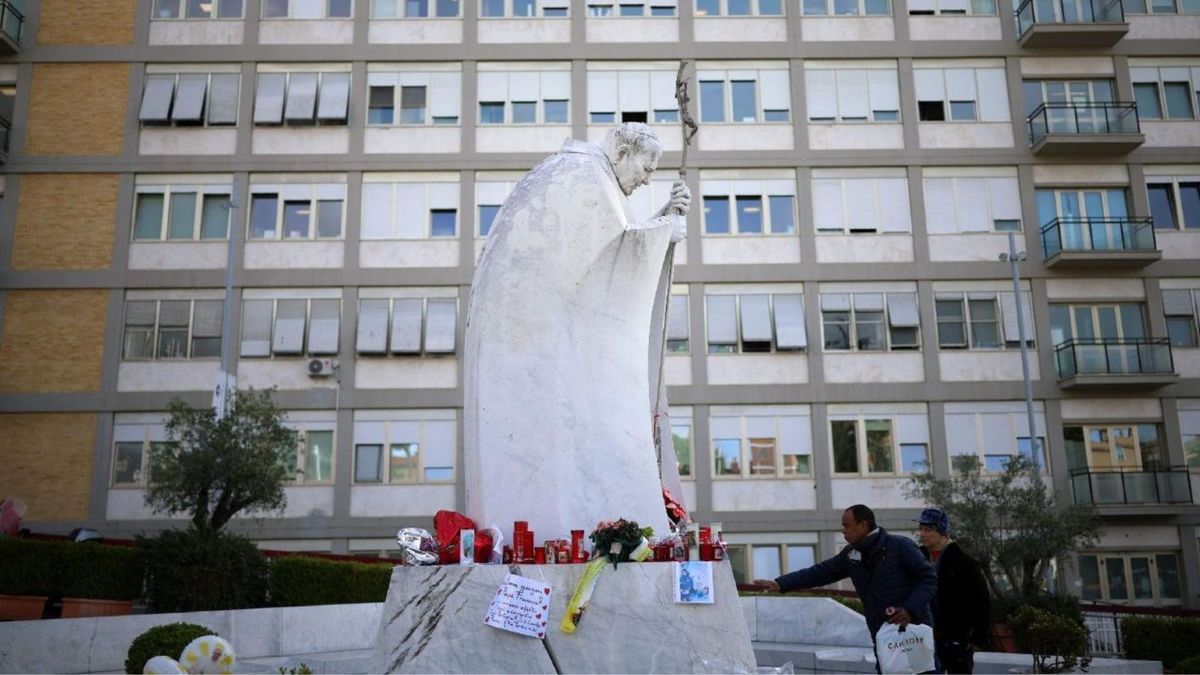 У Папи Римського різко погіршився стан здоров'я