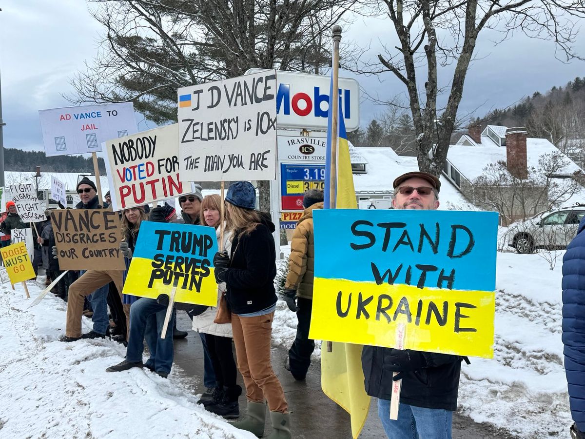 У штаті Вермонт влаштували проукраїнський протест проти віцепрезидента Джей Ді Венса 
