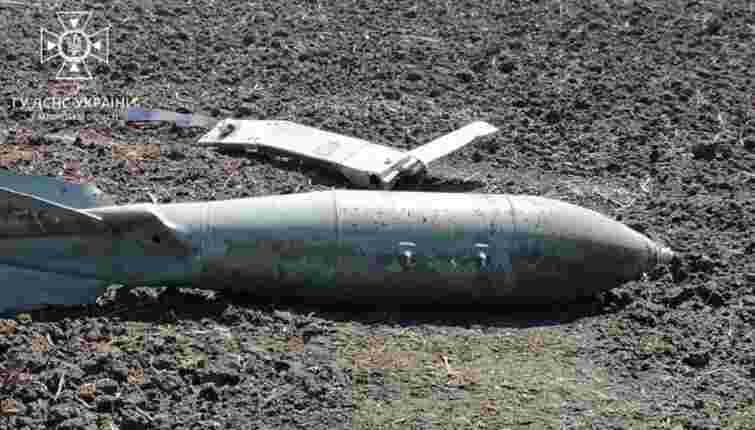 Росіяни завдали авіаудару по селу на Харківщині, є постраждалі 