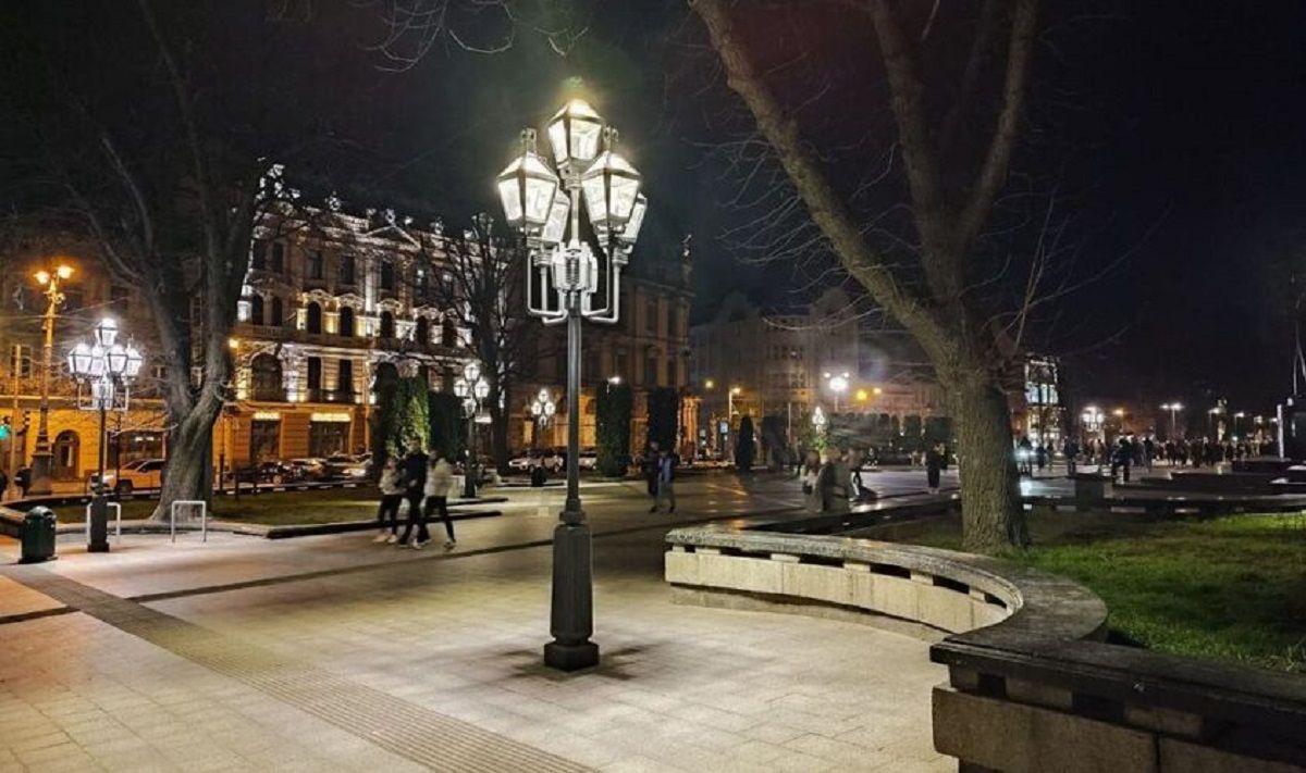 Уночі в центрі Львова 30-річний нападник жорстоко побив перехожого