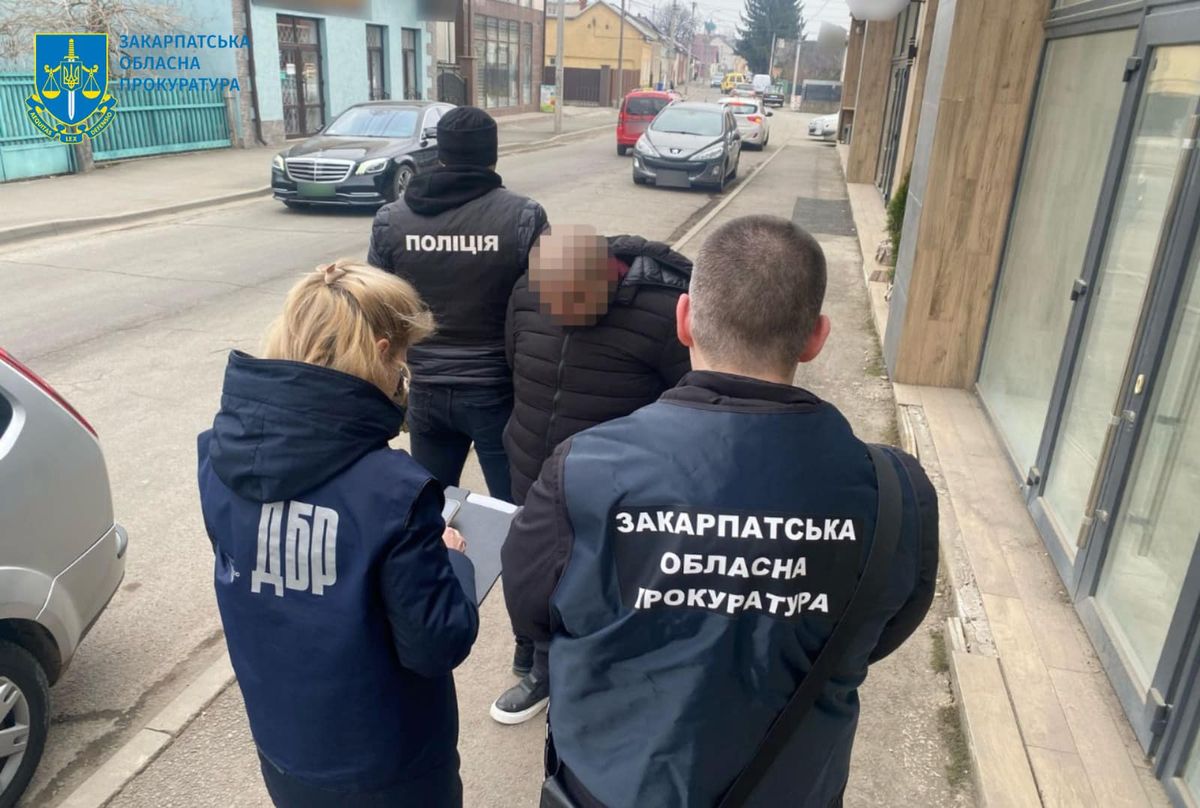 На Закарпатті на хабарі затримали начальника районного управління ДСНС