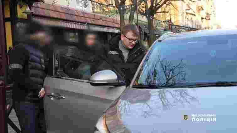 В Одесі викрили військових на вимаганні хабарів за переведення у тилові підрозділи