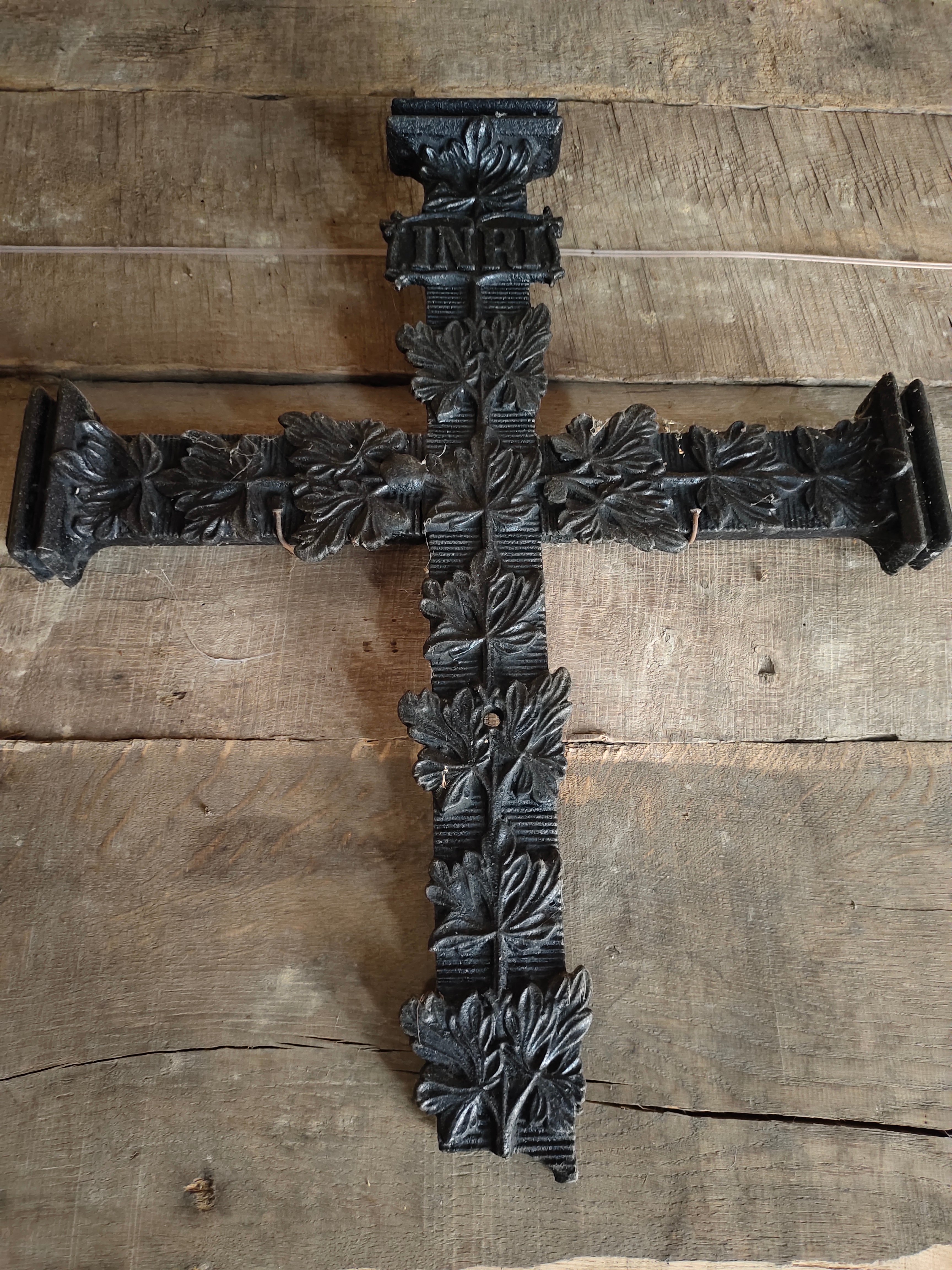 Металевий хрест з подільської церкви з рослинним орнаментом