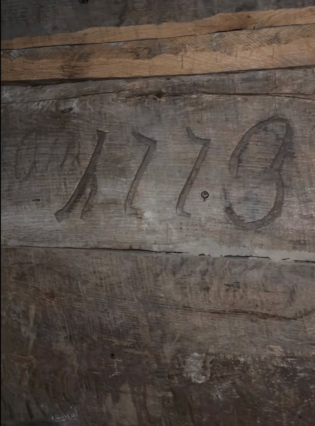 Рік будівництва, зафіксований на стіні церкви