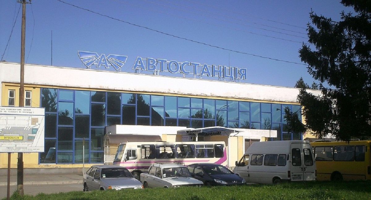 В Ужгороді ветеран ночував на автостанції через відмову у пільговому перевезенні