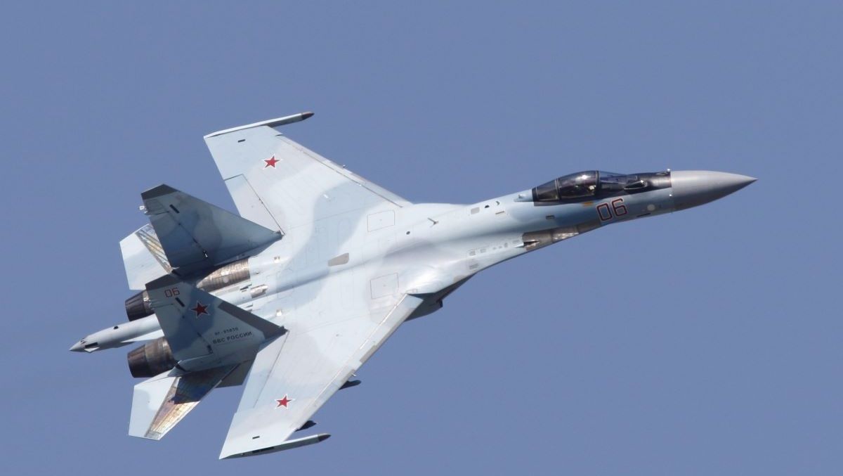 Російський винищувач влаштував провокацію у Середземному морі