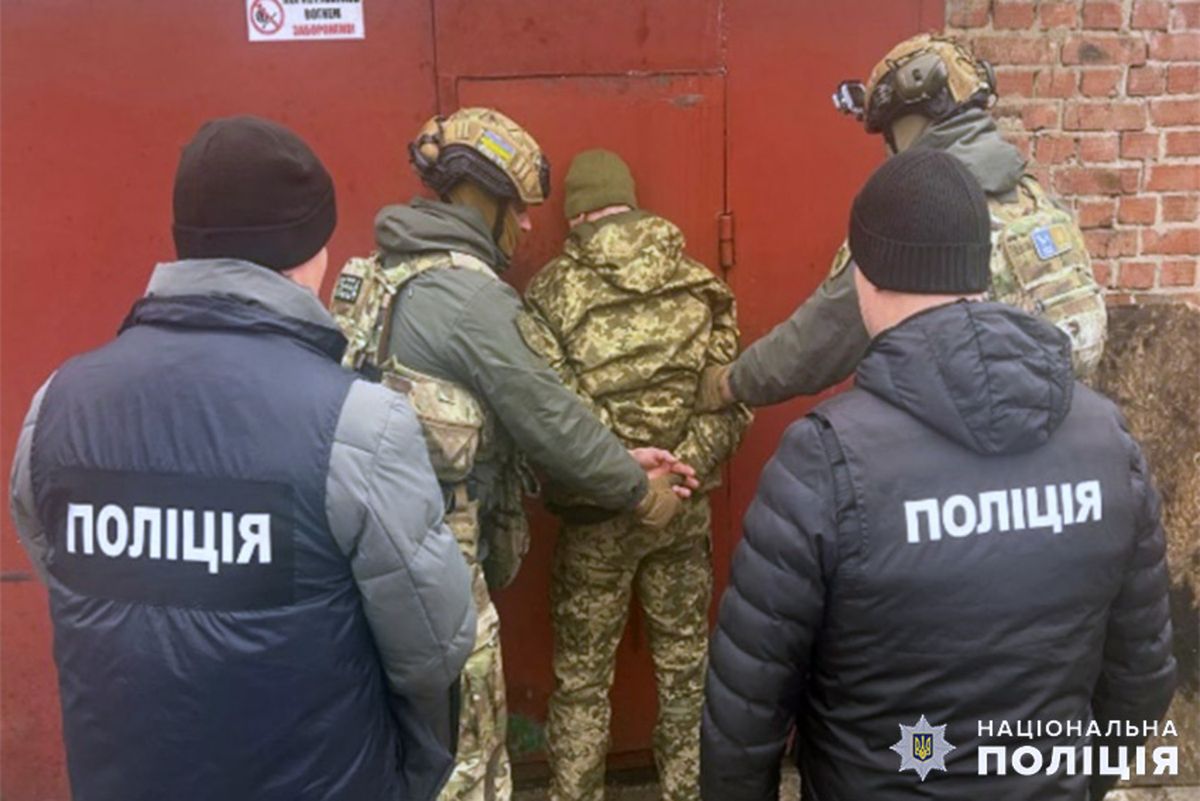 На Хмельниччині 52-річного військового викрили на хабарі за оформлення відстрочки 