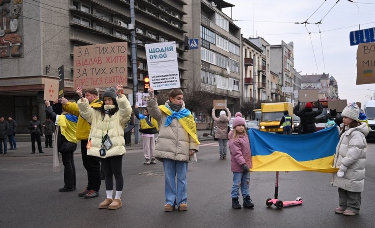 Щоденно під час хвилини мовчання у Франківську зупинятимуть рух транспорту