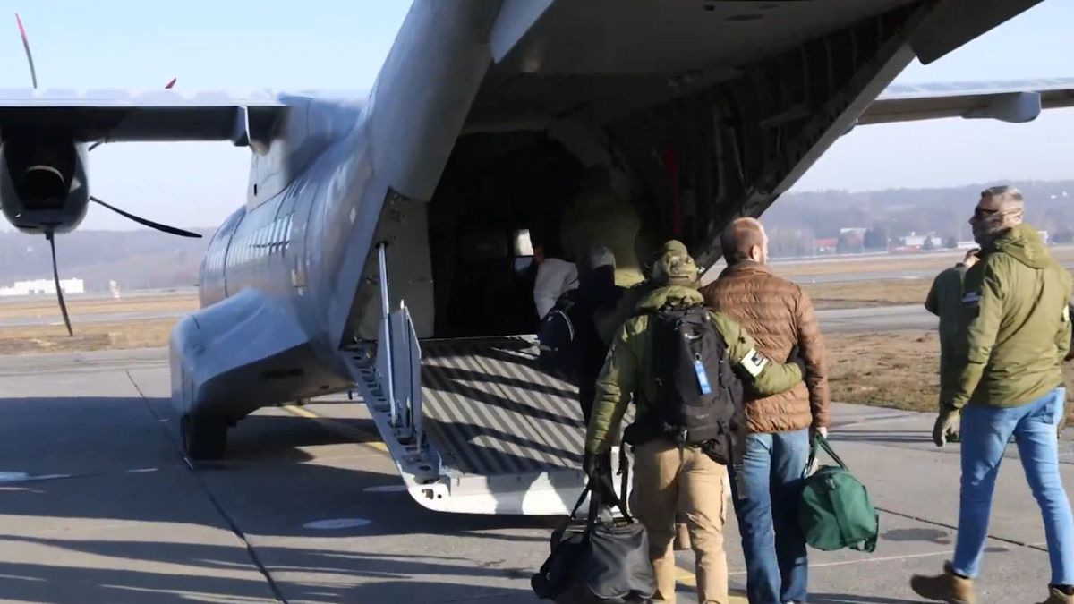 У Польщі показали процес депортації іноземців, які порушують закон