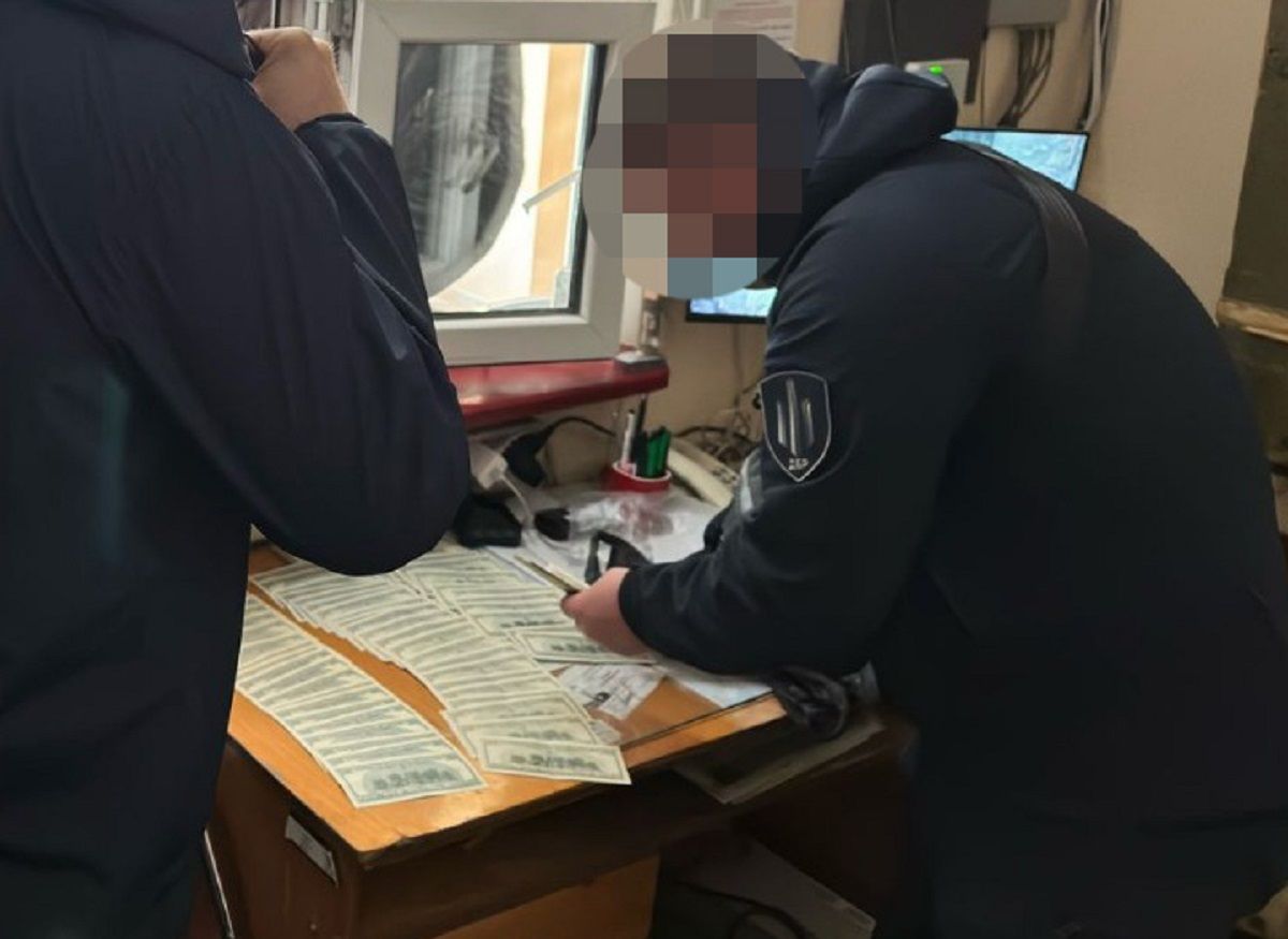На Одещині затримали посадовця ТрО під час одержання хабаря за демобілізацію бійця