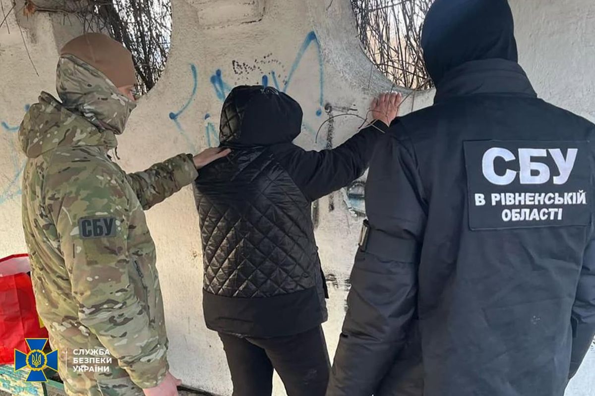 СБУ затримала російську агентку на підготовці теракту біля Рівненського ТЦК і СП